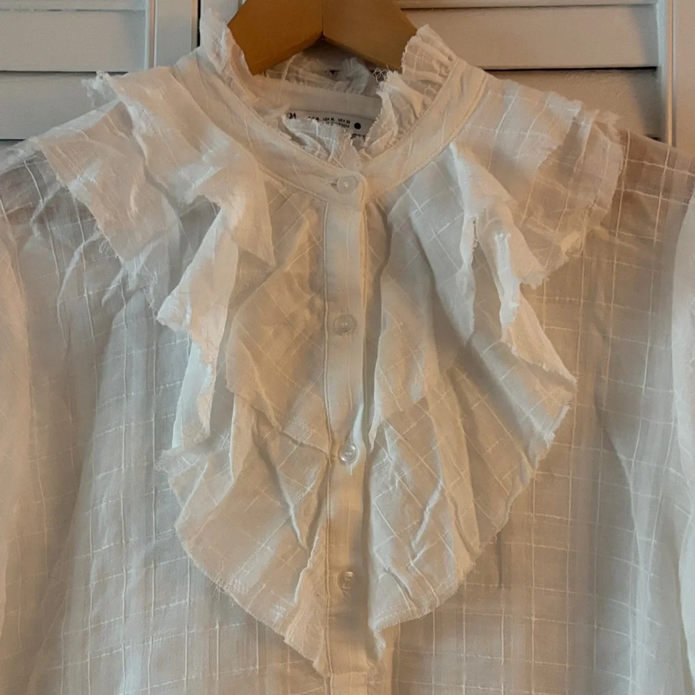 Zara White Ruffled Blouse - Picture 2 of 5